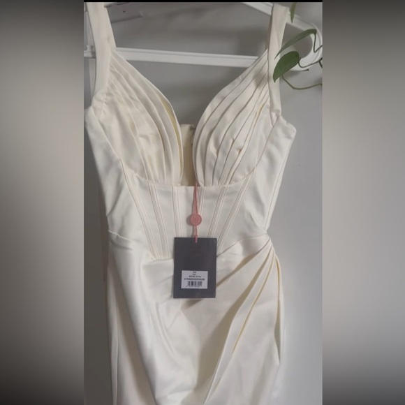 Faye House of CB dress - Picture 4 of 5